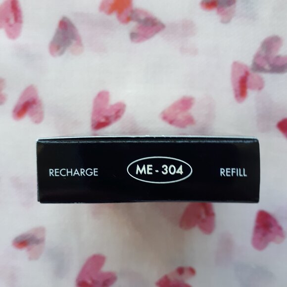 ⭐️HOST PICK⭐ Make Up For Ever: Artist Eyeshadow in ME304 Emerald - Picture 6 of 16